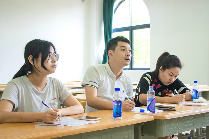 5积极分子答辩老师.jpg